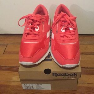 Reebok Unisex Sneakers Women’s 10 and Men’s 8 1/2